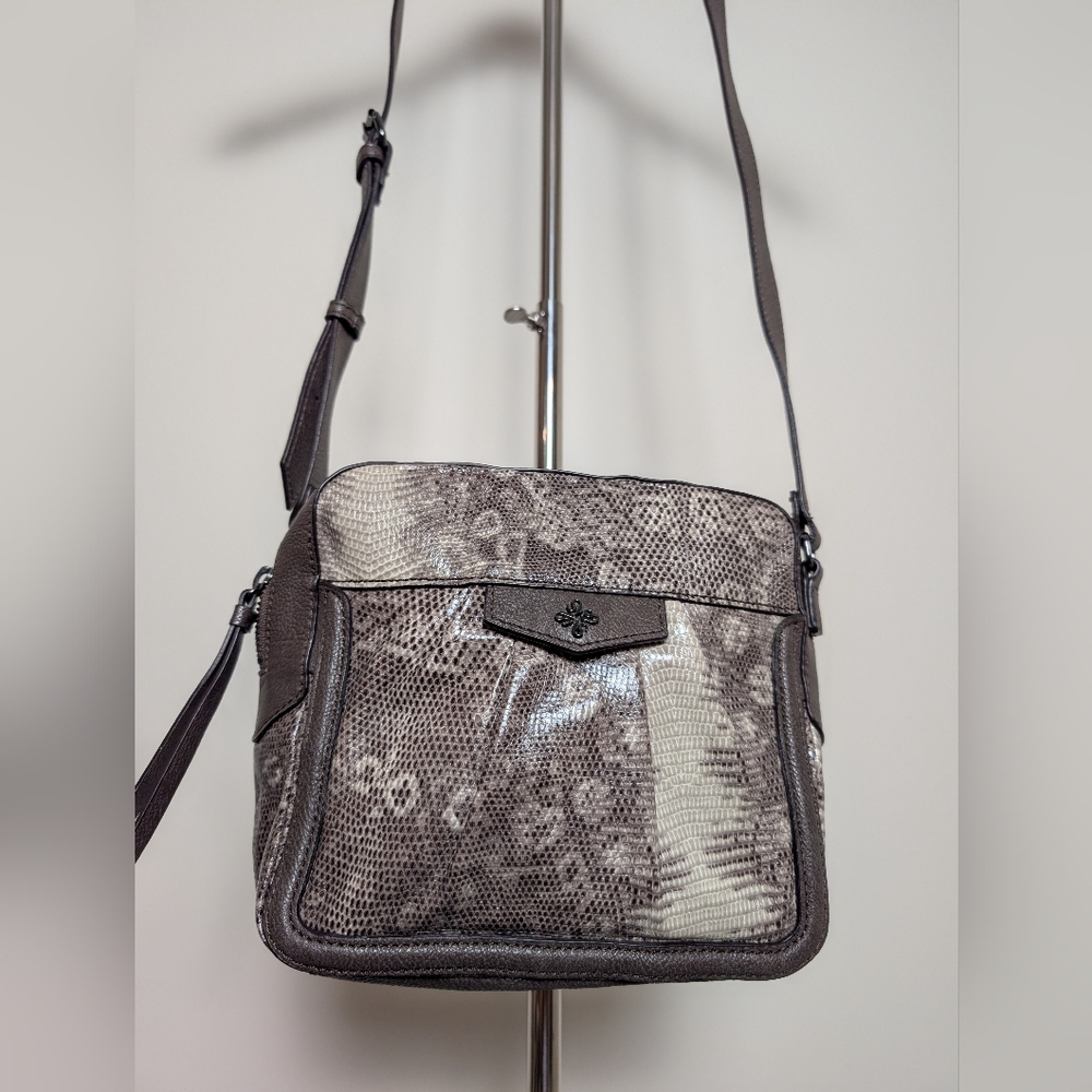 Vera Wang Elegant Crossbody Bag in Beige and White Faux Snakeskin